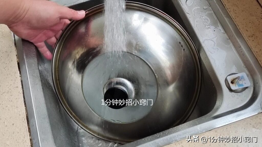 锅盖油污怎么清洗，锅盖油污清洗方法