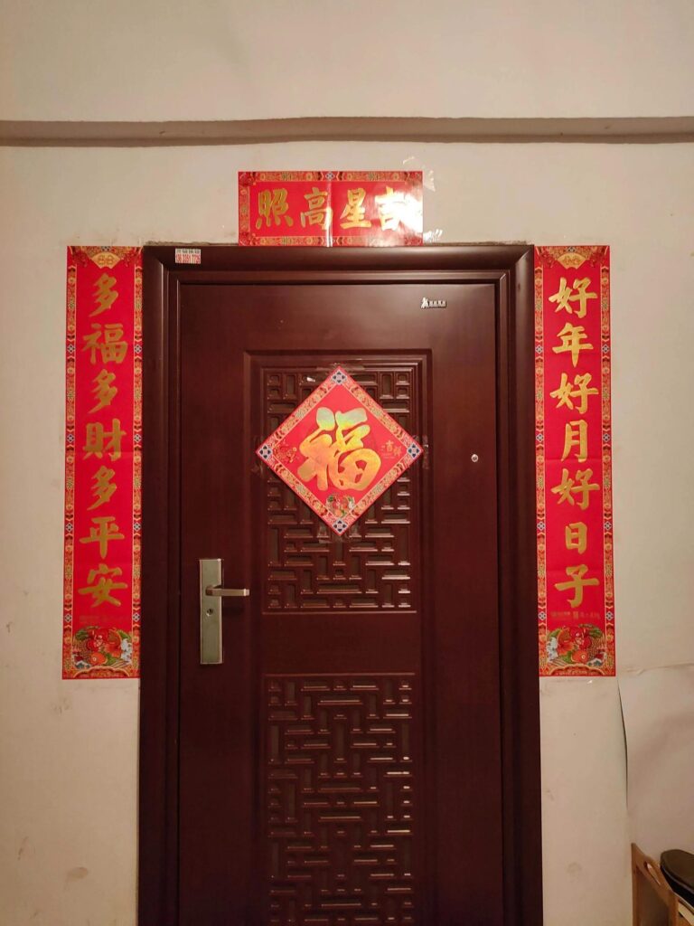 春联怎么贴才正确，贴春联的顺序