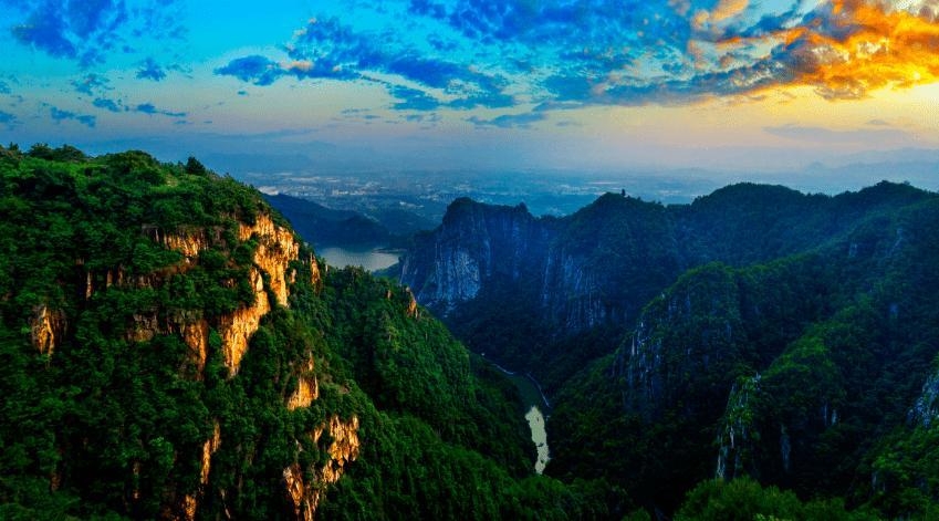 峨眉山景区怎么样，峨眉山景区值得去吗