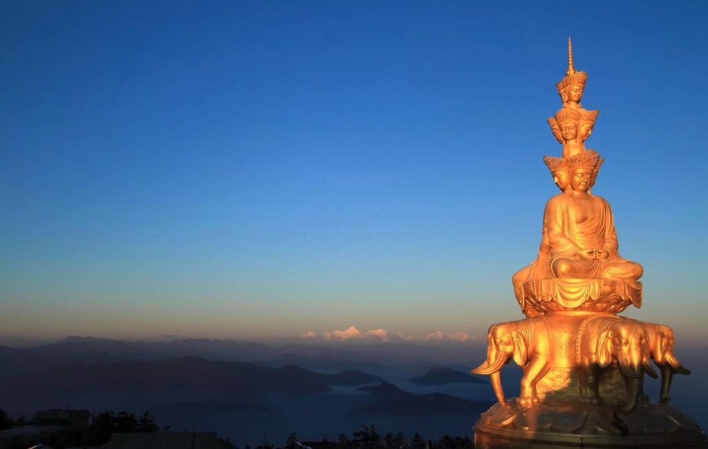 峨眉山景区怎么样，峨眉山景区值得去吗