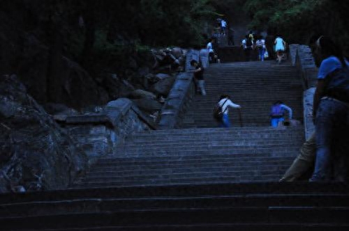 第一次爬泰山有什么讲究，爬泰山需要注意什么