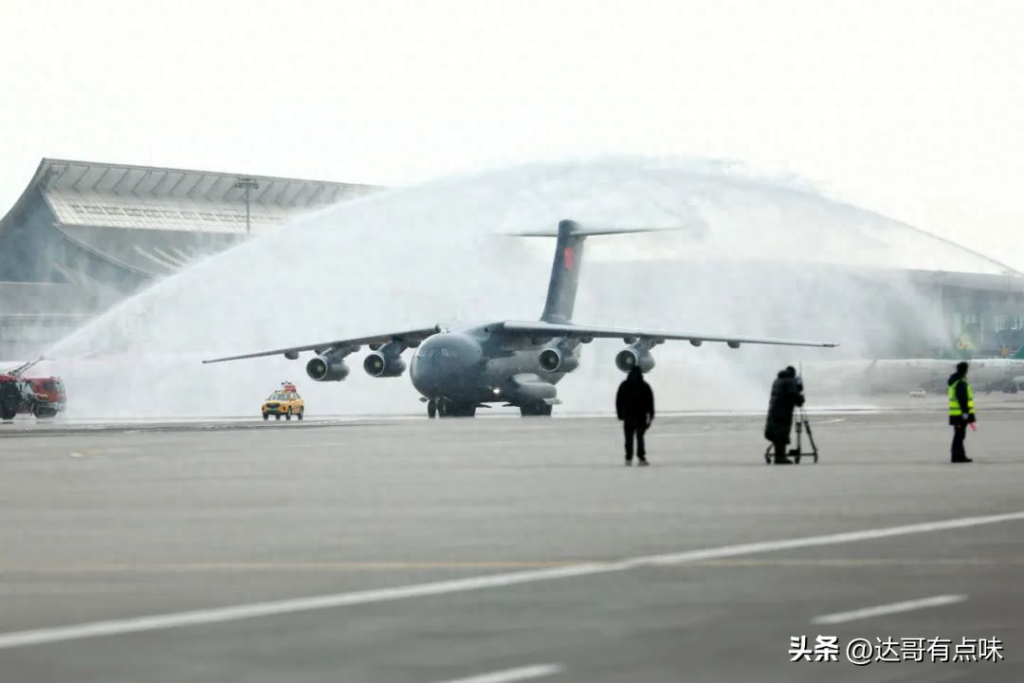 飞机过水门什么意思，航空界最高礼仪