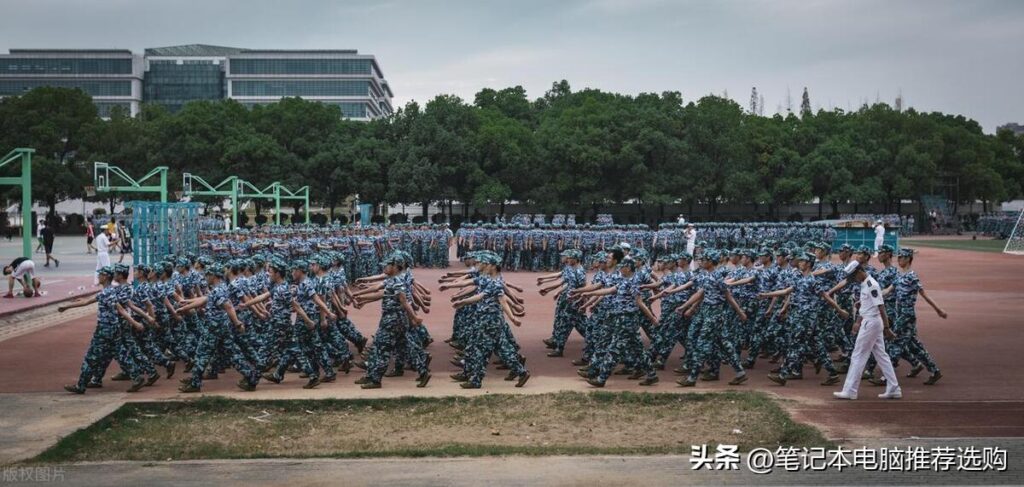 现在买什么电脑好？刚学电脑买什么电脑好？