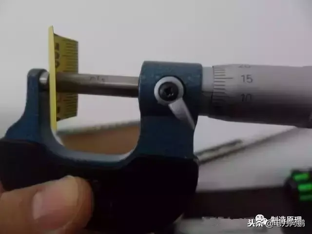 卷尺的工作原理是什么？卷尺的构造