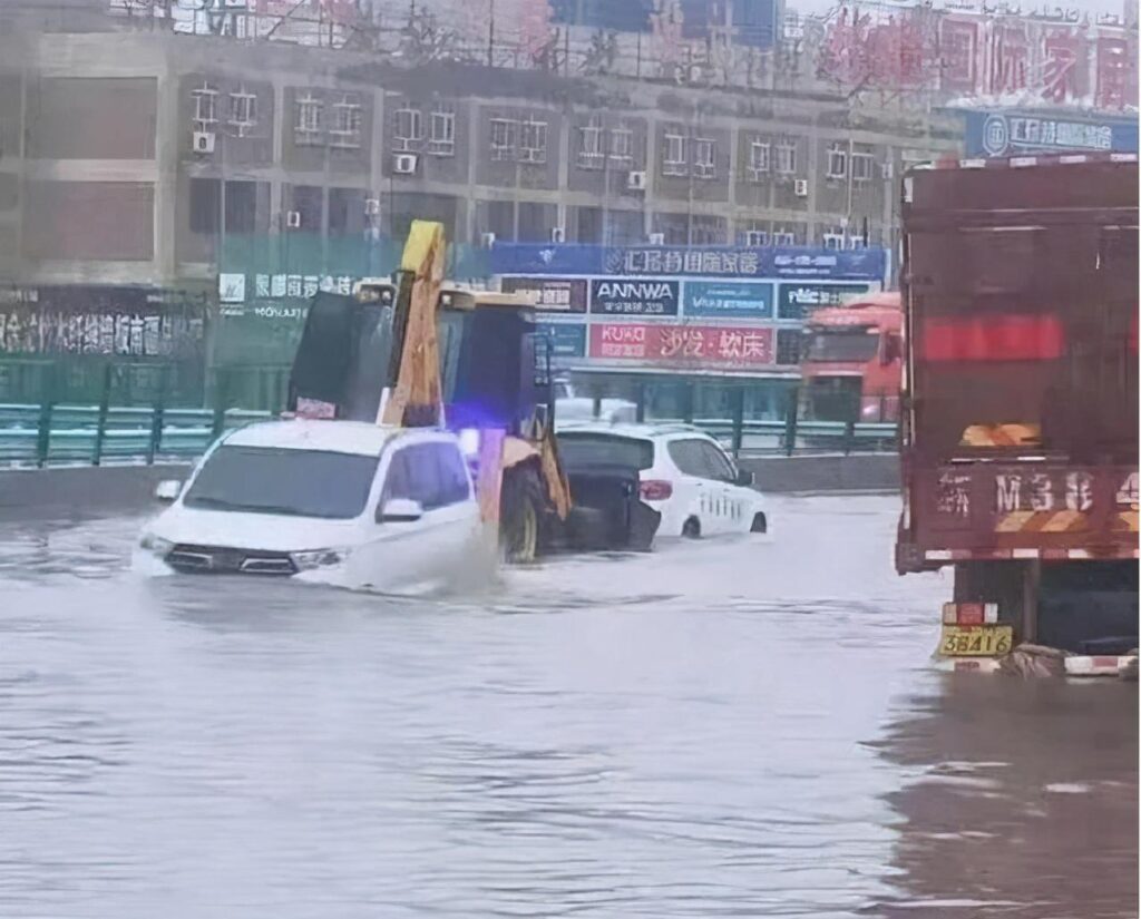 新疆下世纪暴雨，久旱逢甘霖沙漠要变成绿洲？