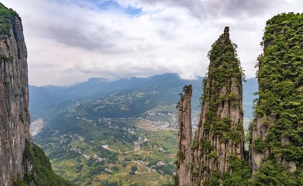 恩施旅游必去十大景点,恩施旅游必去十大景点图片欣赏。