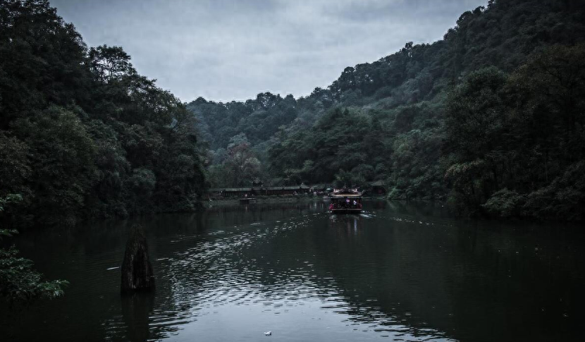 四川旅游必去十大景点推荐,云南旅游必去十大景点推荐。