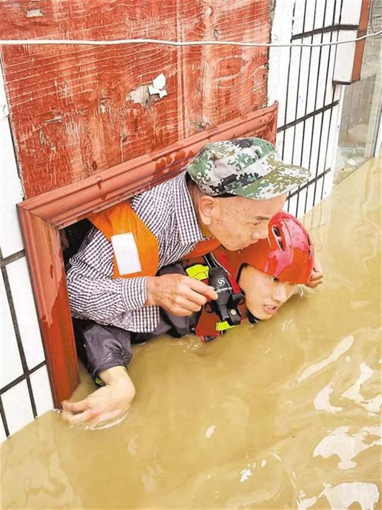 重庆26个区县暴雨，暴雨不停，我们不退！