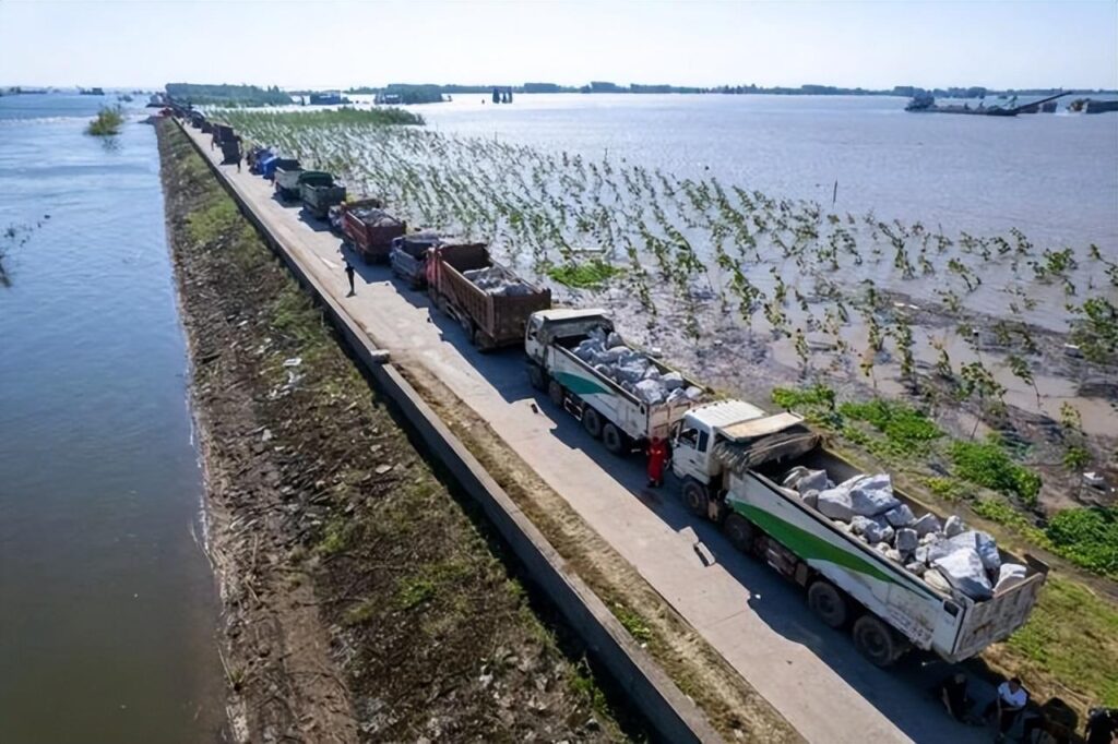 洞庭湖决口积水倒流 封堵难度将加大，洞庭湖治水