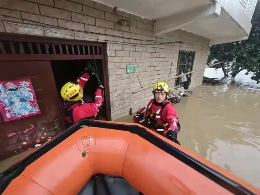 重庆一超市老板因暴雨损失百万，重庆老板跑路