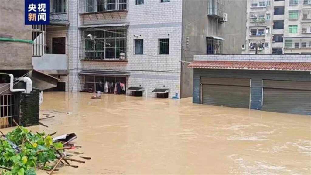 重庆26个区县暴雨，暴雨不停，我们不退！