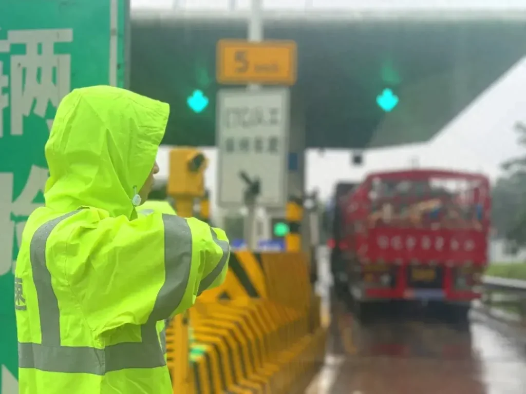 冲锋在前 风雨有我在，冲锋在即