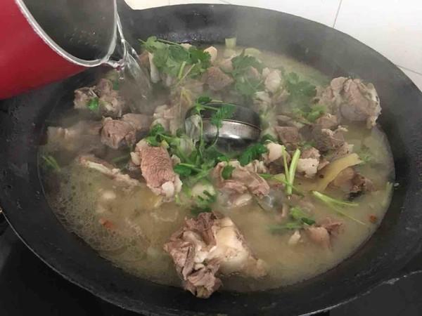 炖羊肉时想要汤鲜肉还嫩，这2种料别放!