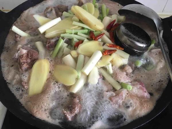 炖羊肉时想要汤鲜肉还嫩，这2种料别放!